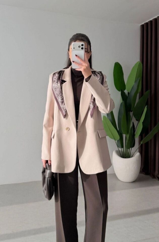FULARLI BLAZER TAŞ RENGİ CEKET